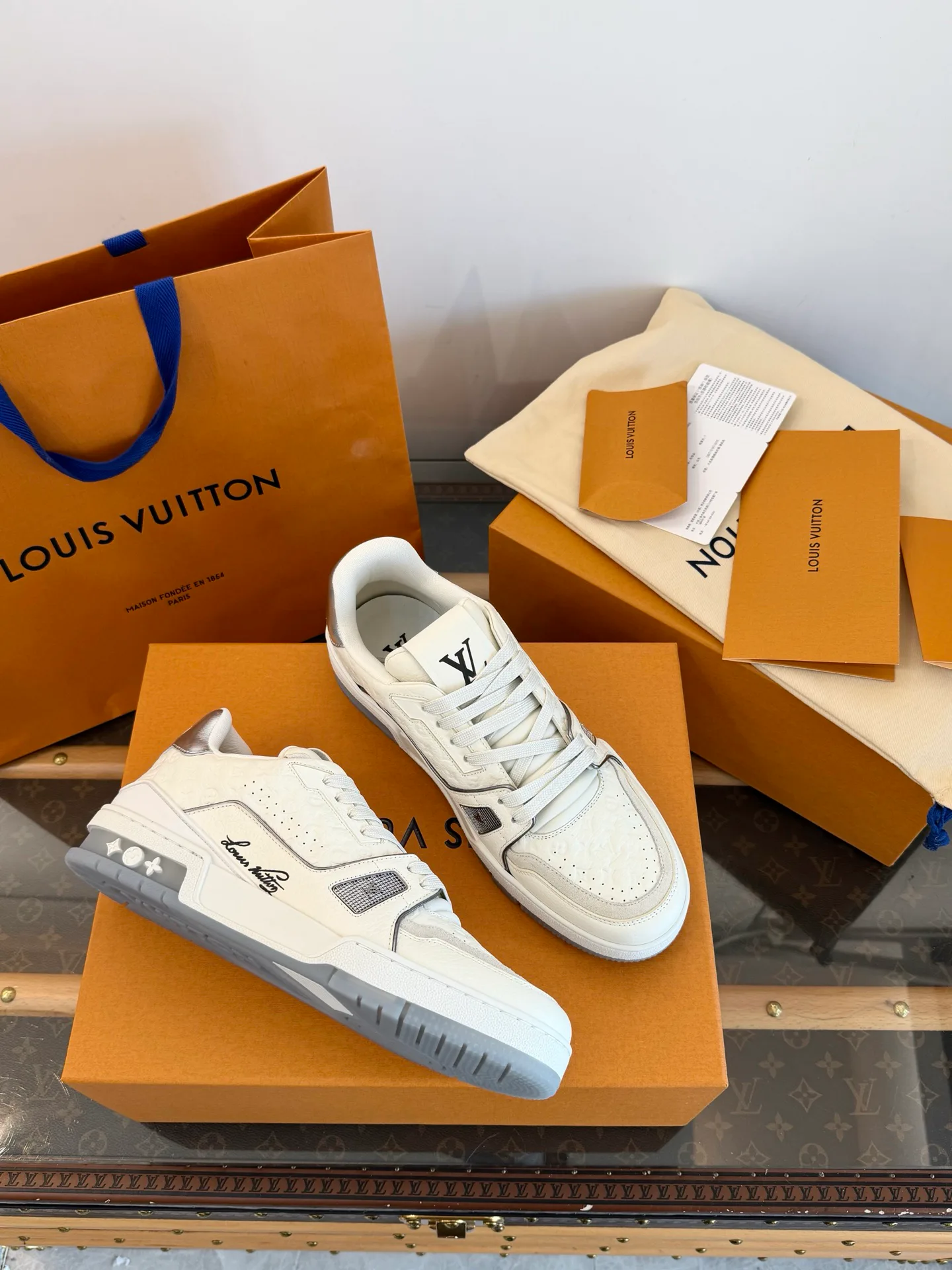 Women's Sneakers LOUIS VUITTON 18354046