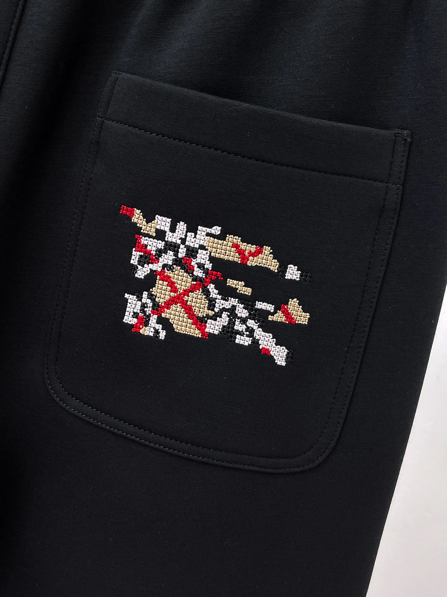 Men's Trousers BURBERRY 18399415
