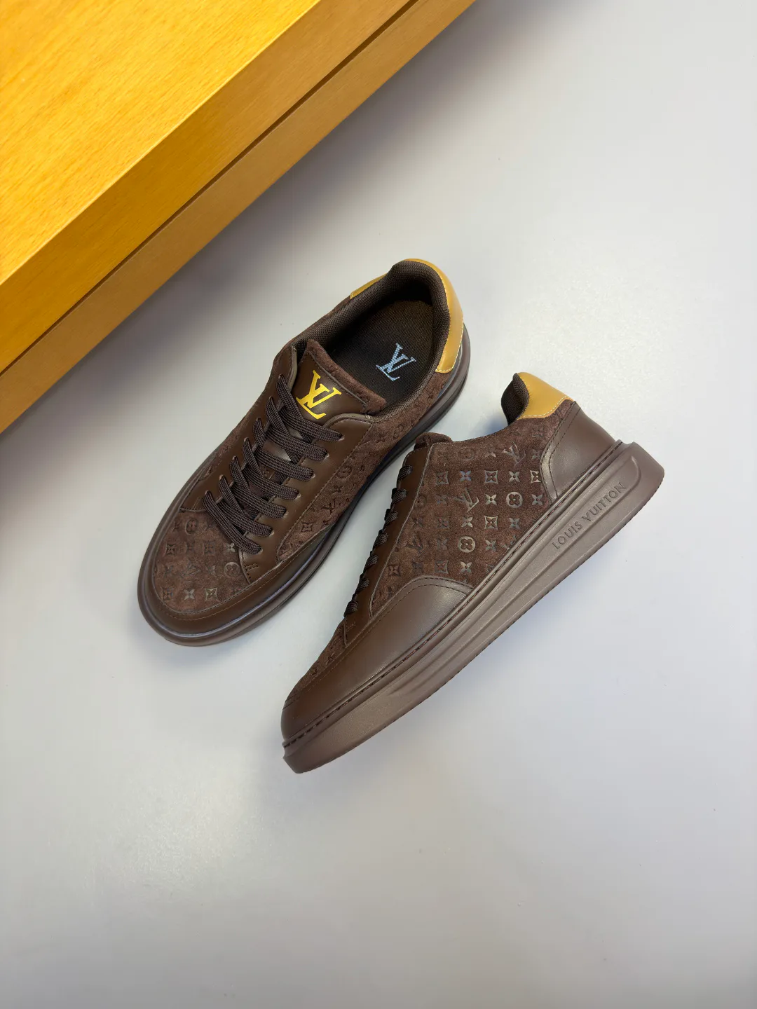 Women's Sneakers LOUIS VUITTON 17765802