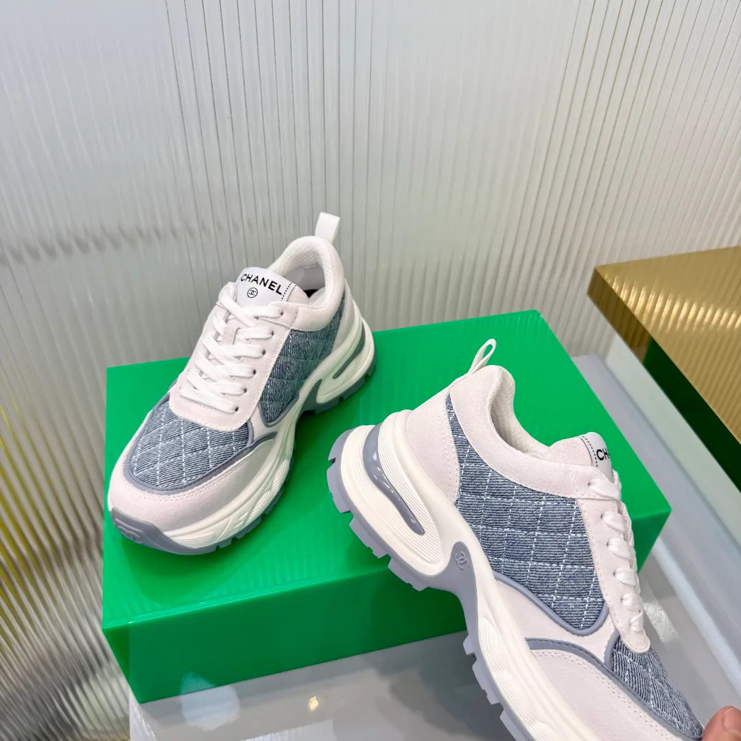 Women's Sneakers CHANEL 18366958