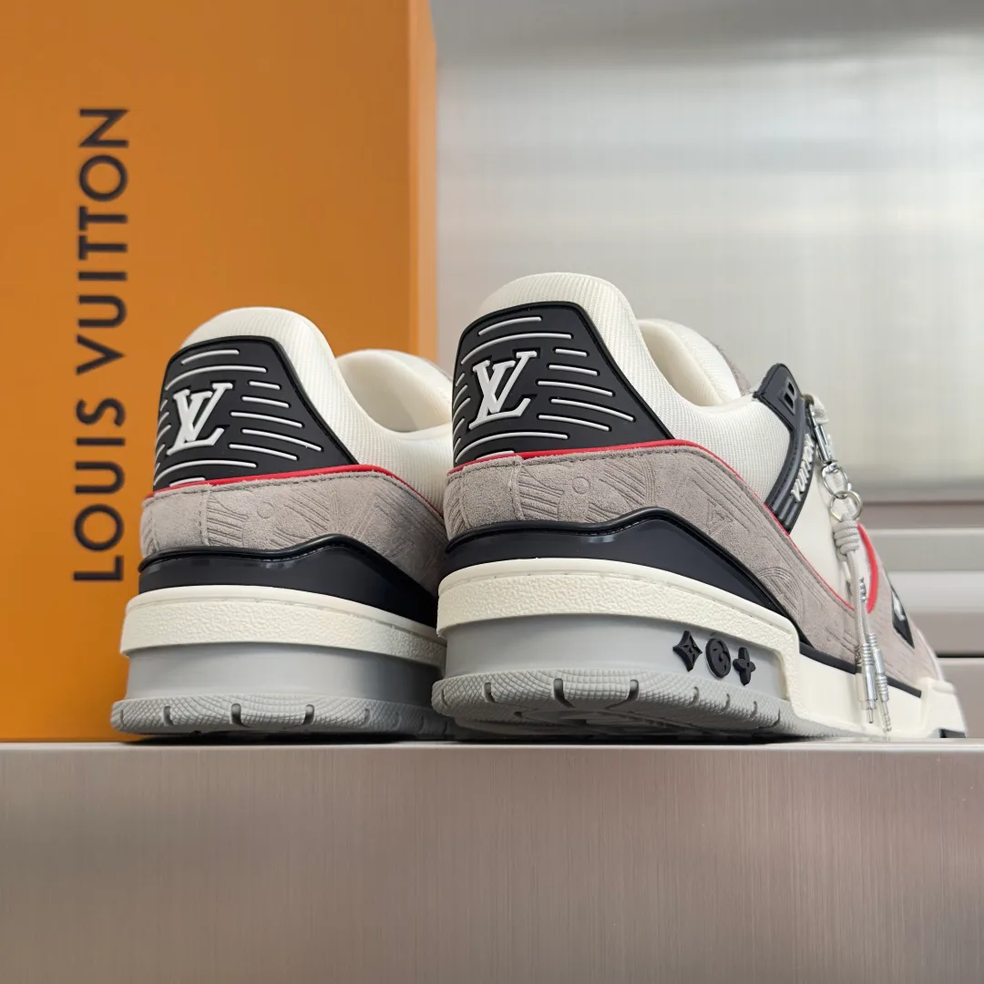 Men's Sneakers LOUIS VUITTON 17950311