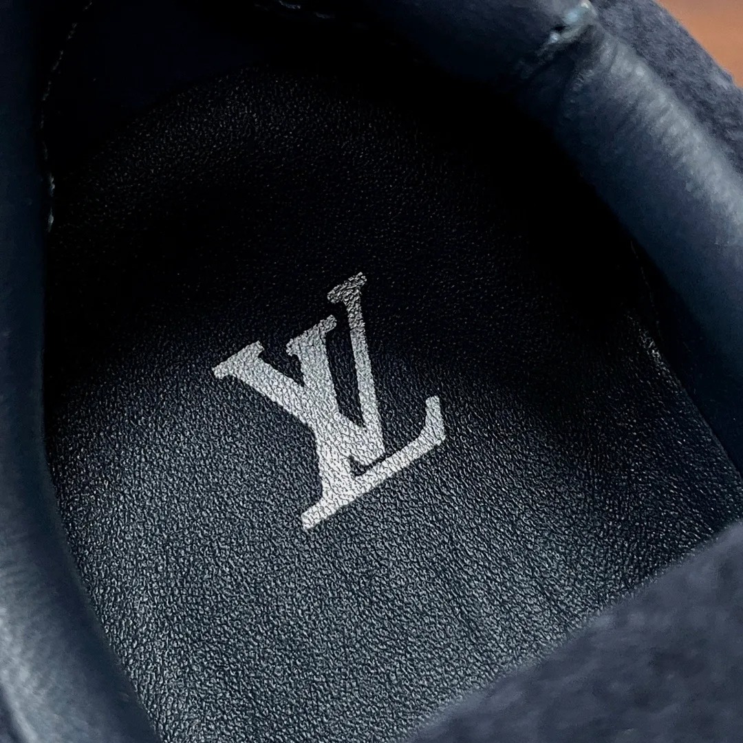 Men's Sneakers LOUIS VUITTON 17542452