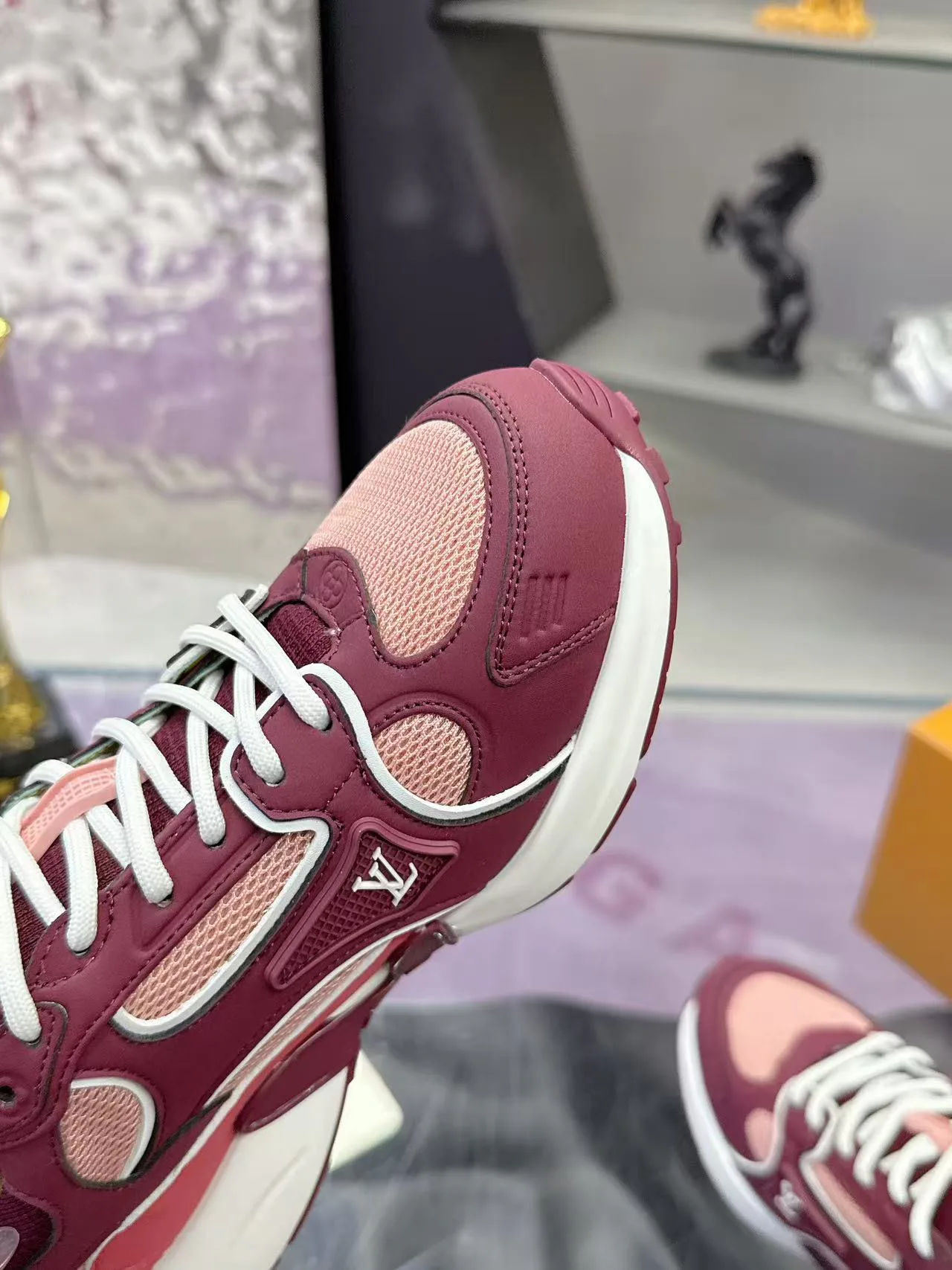 Women's Sneakers LOUIS VUITTON 17530424