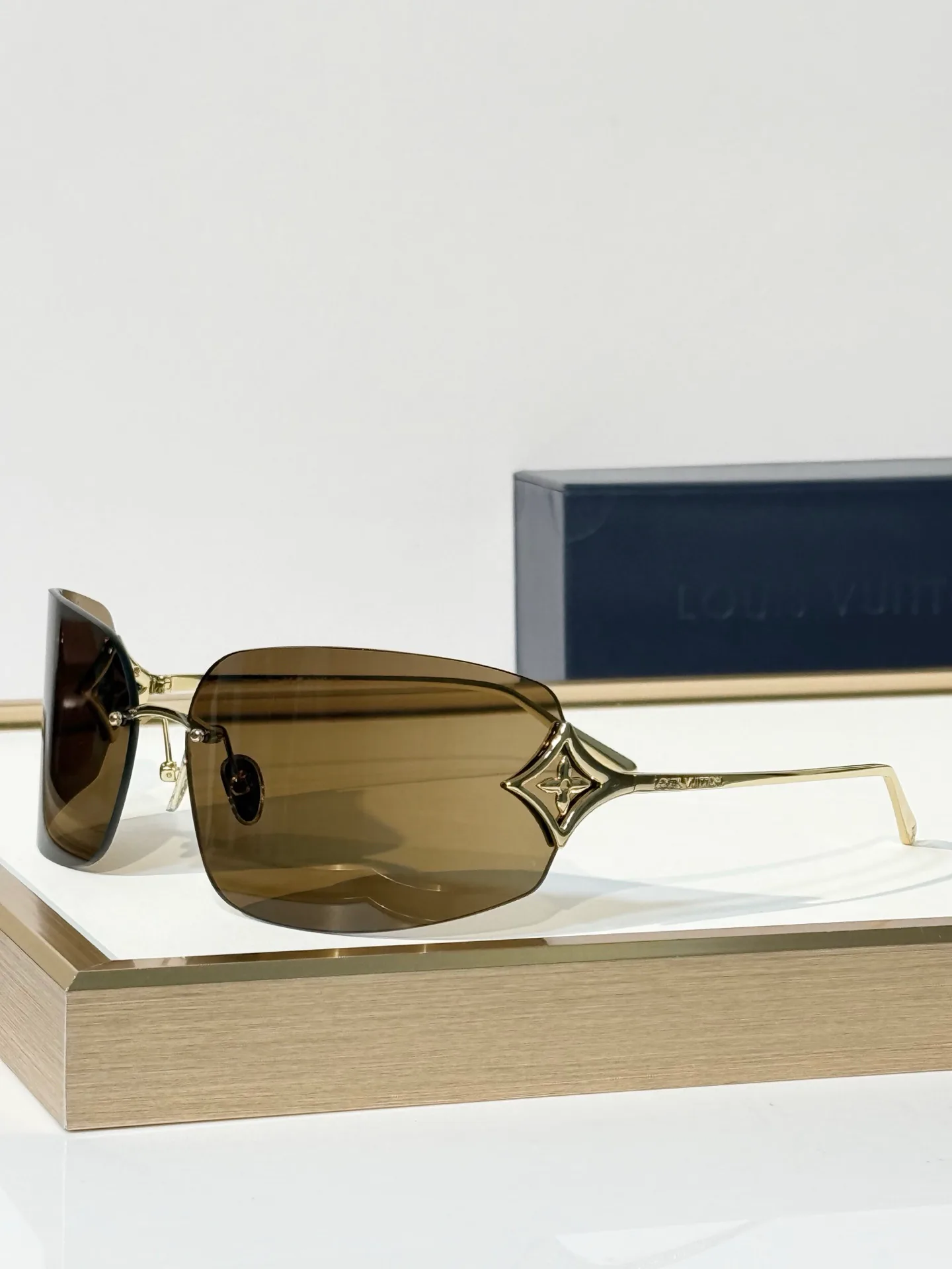 Glasses LOUIS VUITTON 18117693