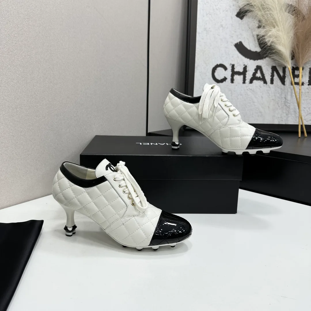 Women's Sneakers CHANEL 18436128