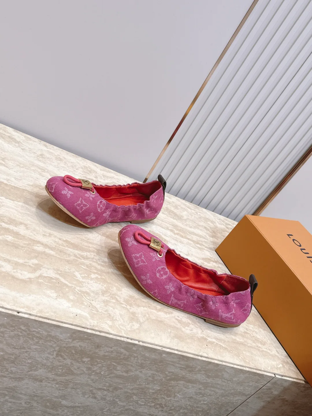 Women's Ballet Flats LOUIS VUITTON 17178359