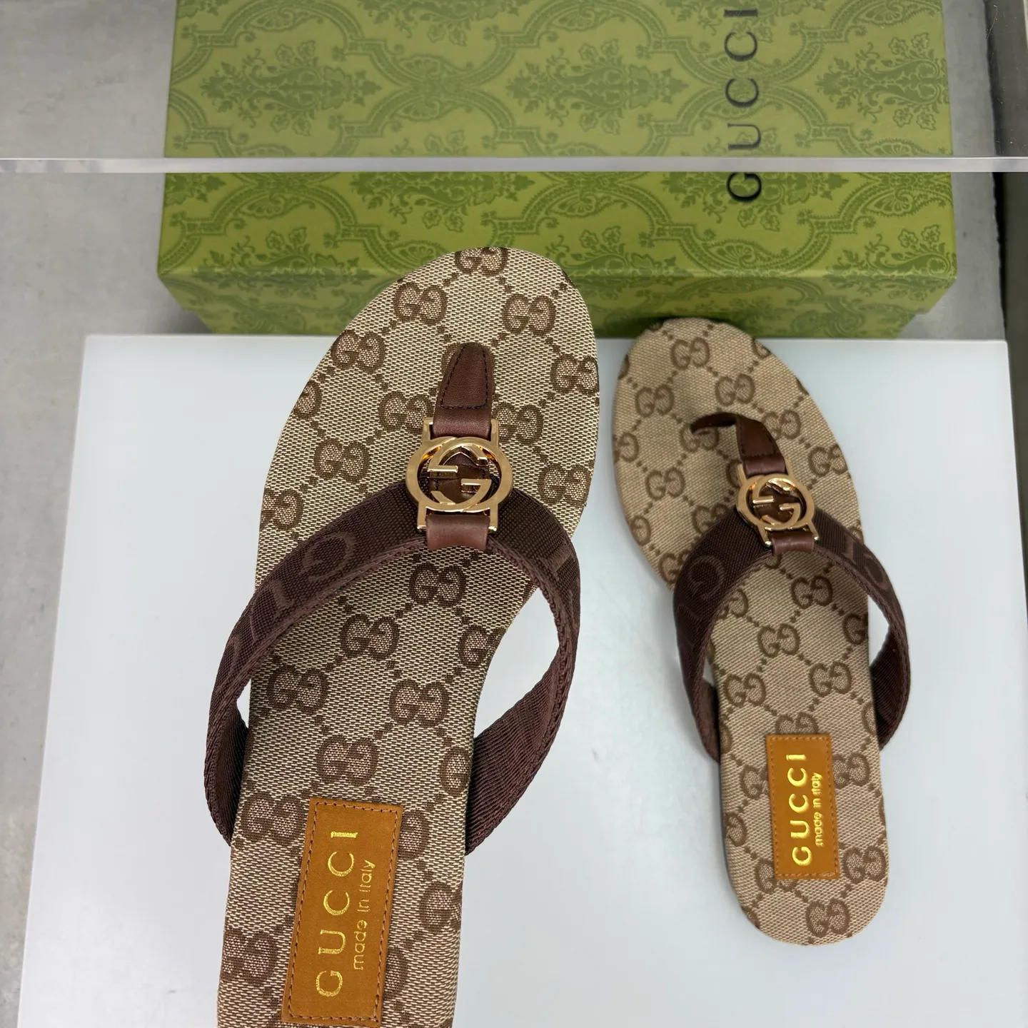 Women's Flip-Flops GUCCI 18351546