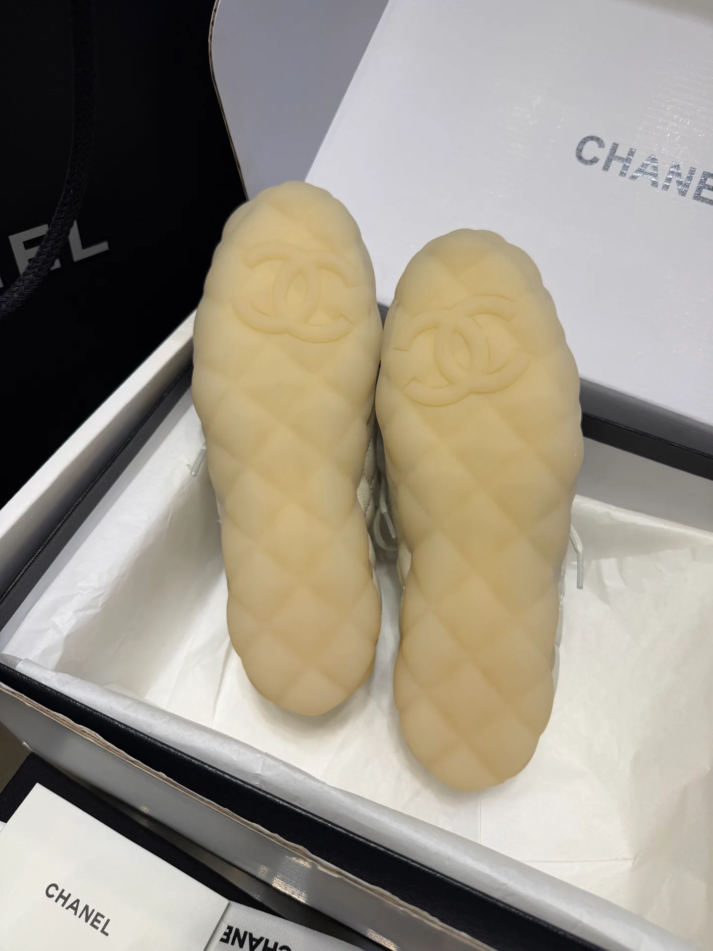 Women's Sneakers CHANEL 17877265