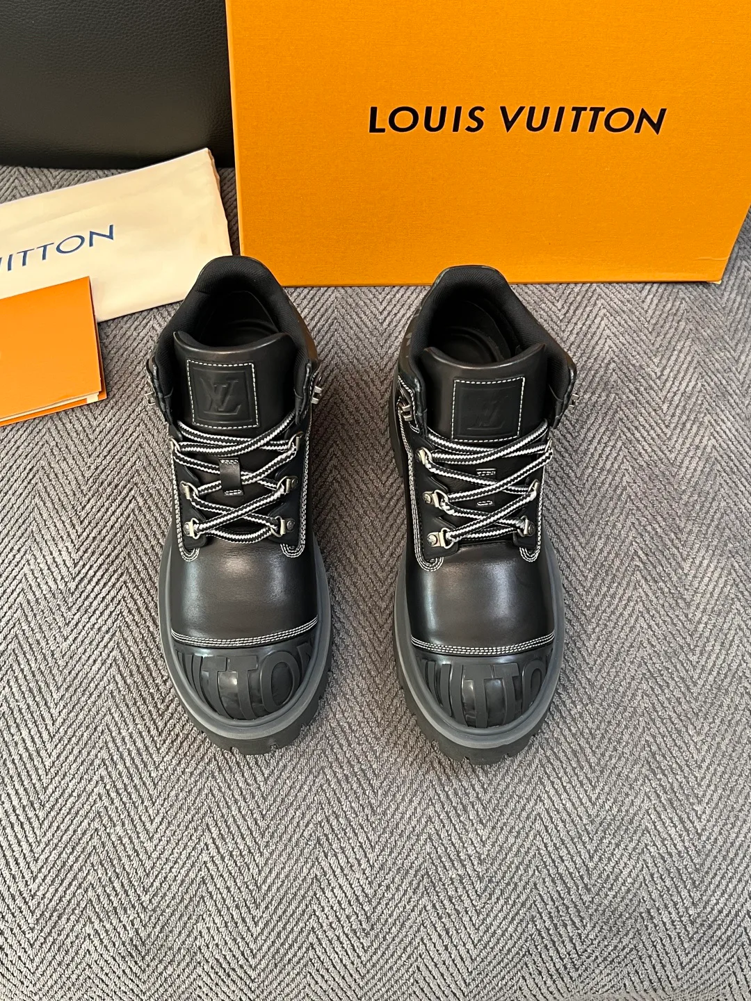 Men's Ankle Boots LOUIS VUITTON 18417475