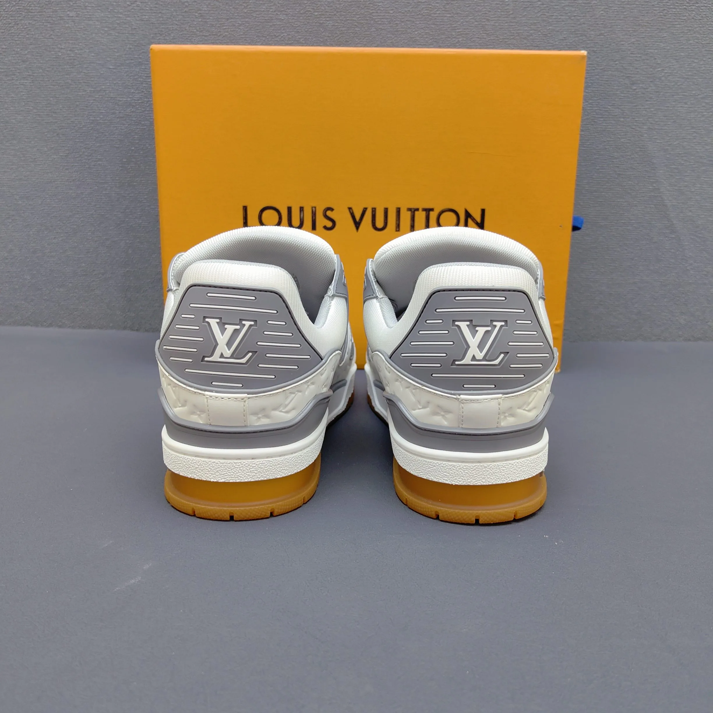 Women's Sneakers LOUIS VUITTON 17725112