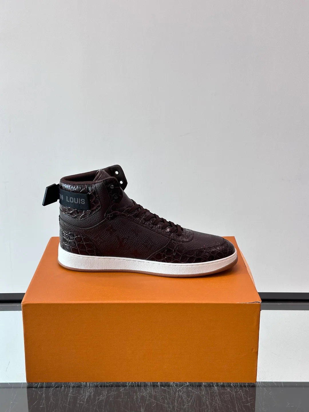 Men's Sneakers LOUIS VUITTON 18400596