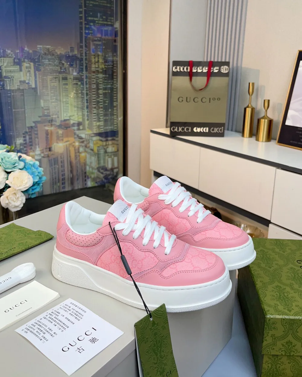 Women's Sneakers GUCCI 18369650