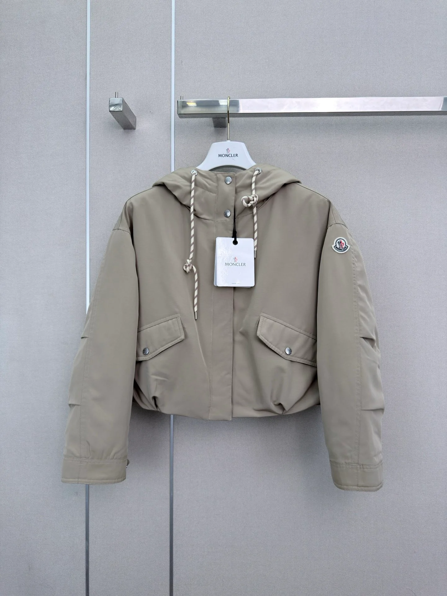 Women's Jackets And Down Jackets MONCLER 18402396