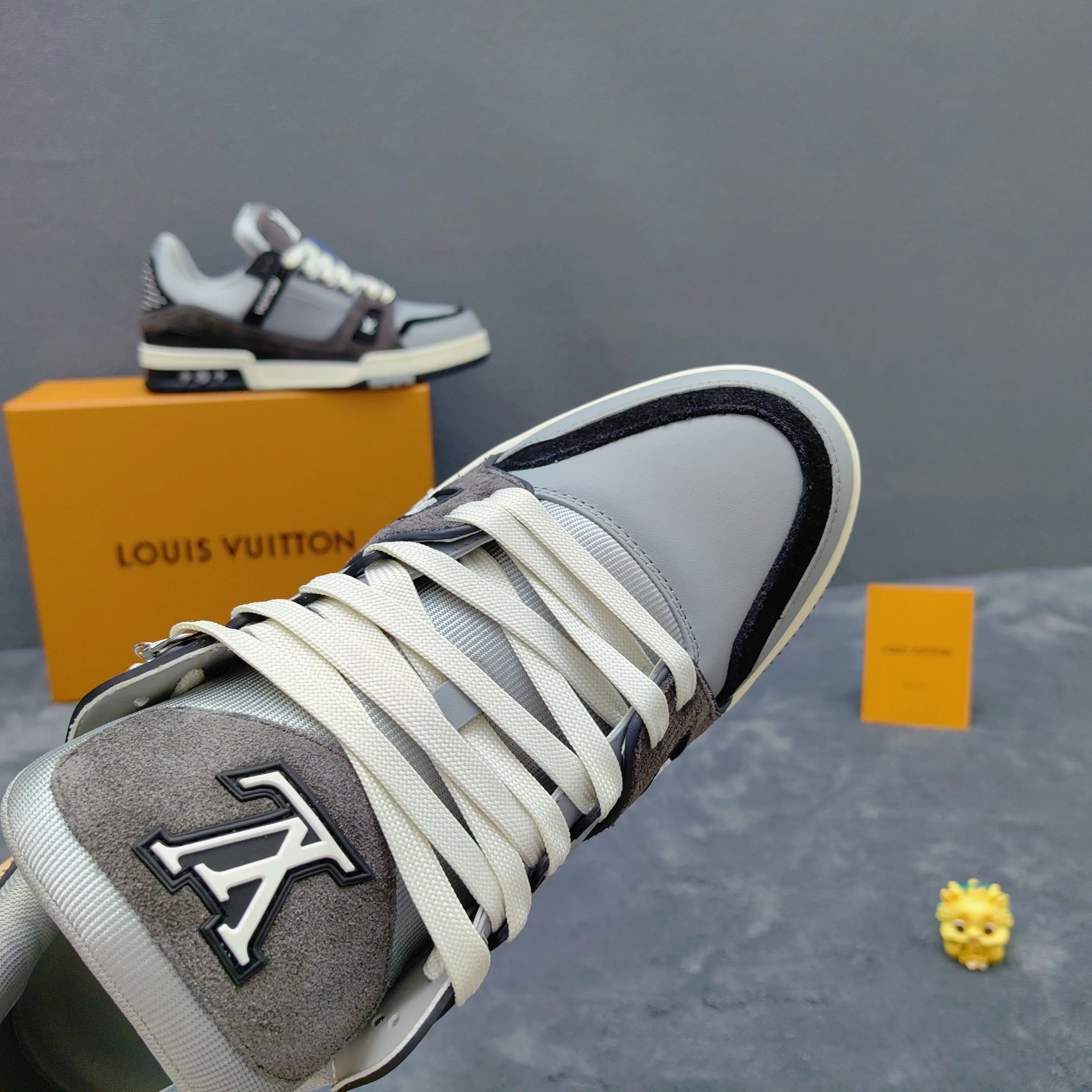 Women's Sneakers LOUIS VUITTON 17957140