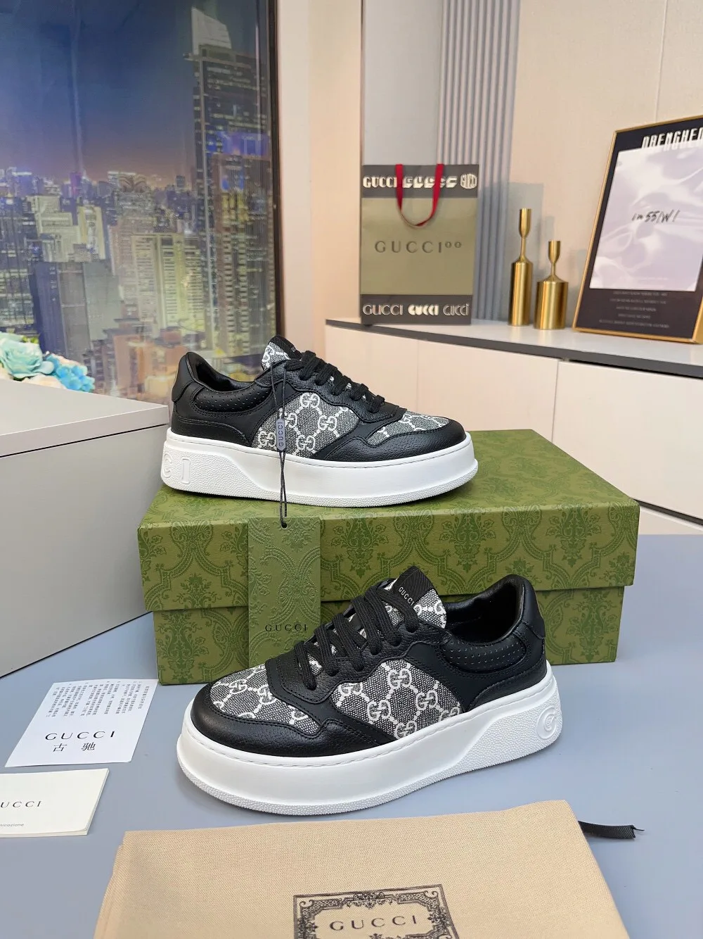 Women's Sneakers GUCCI 18369632