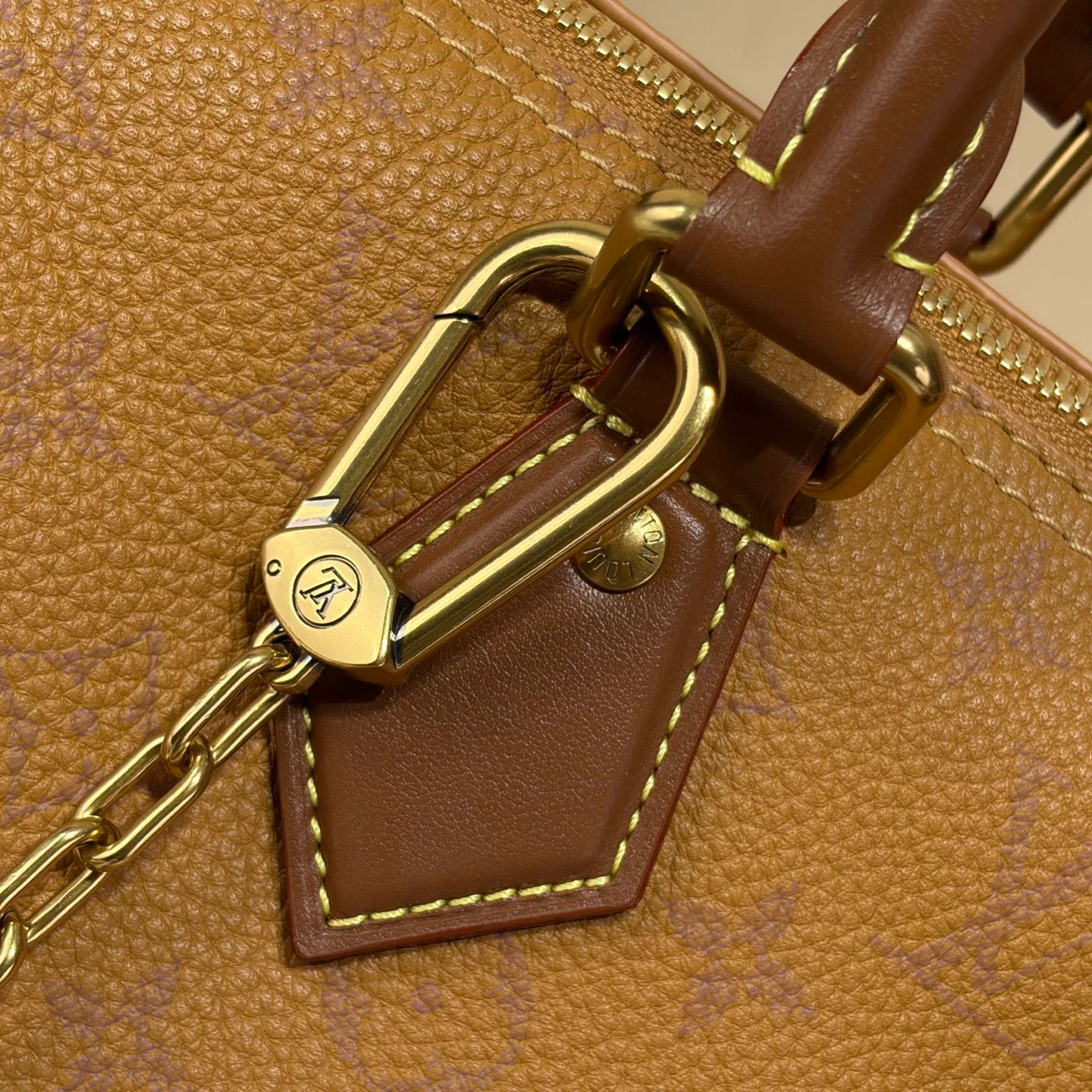 Women's Shoulder Bags LOUIS VUITTON 18391193