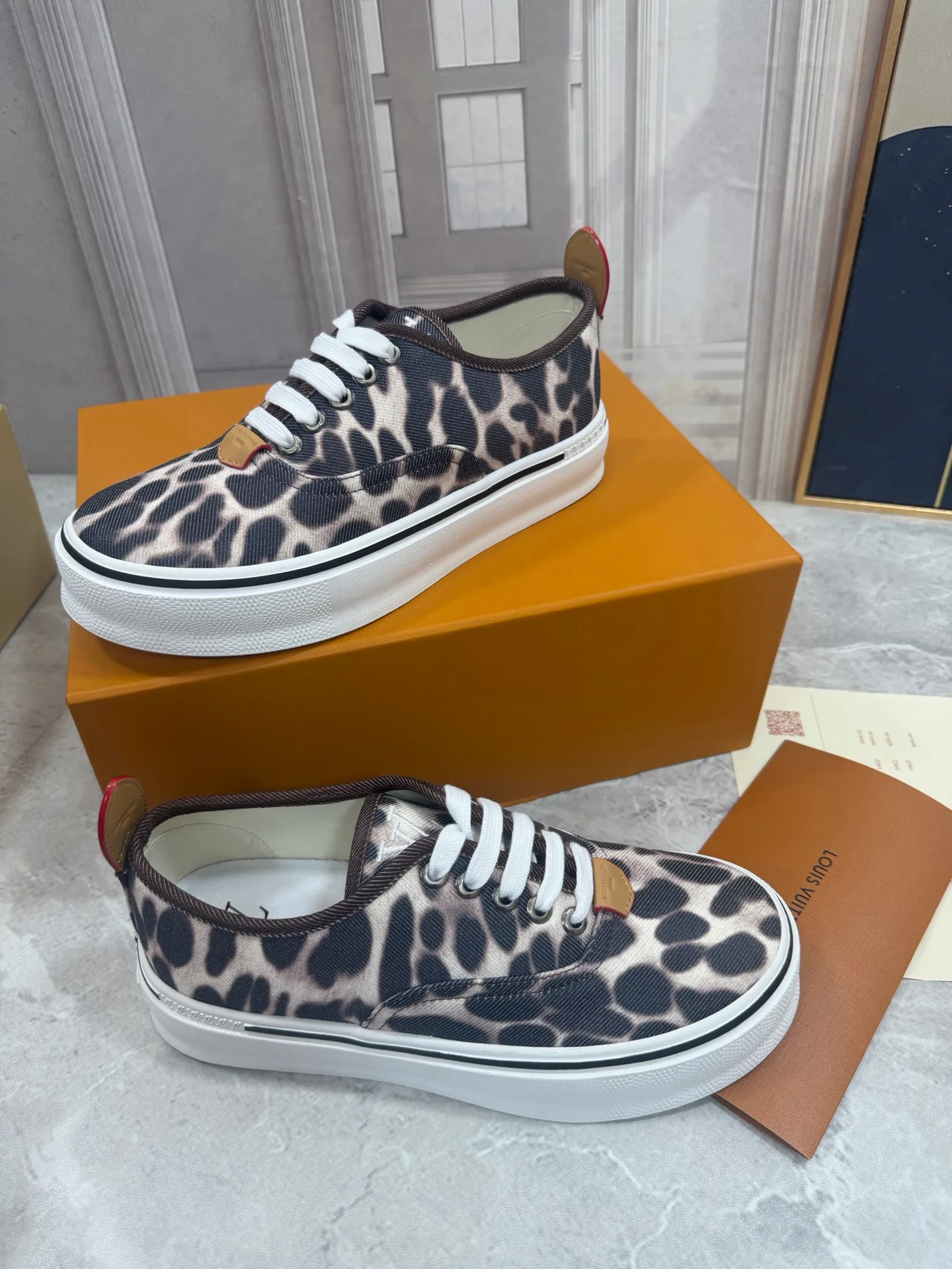 Men's Sneakers LOUIS VUITTON 18190078