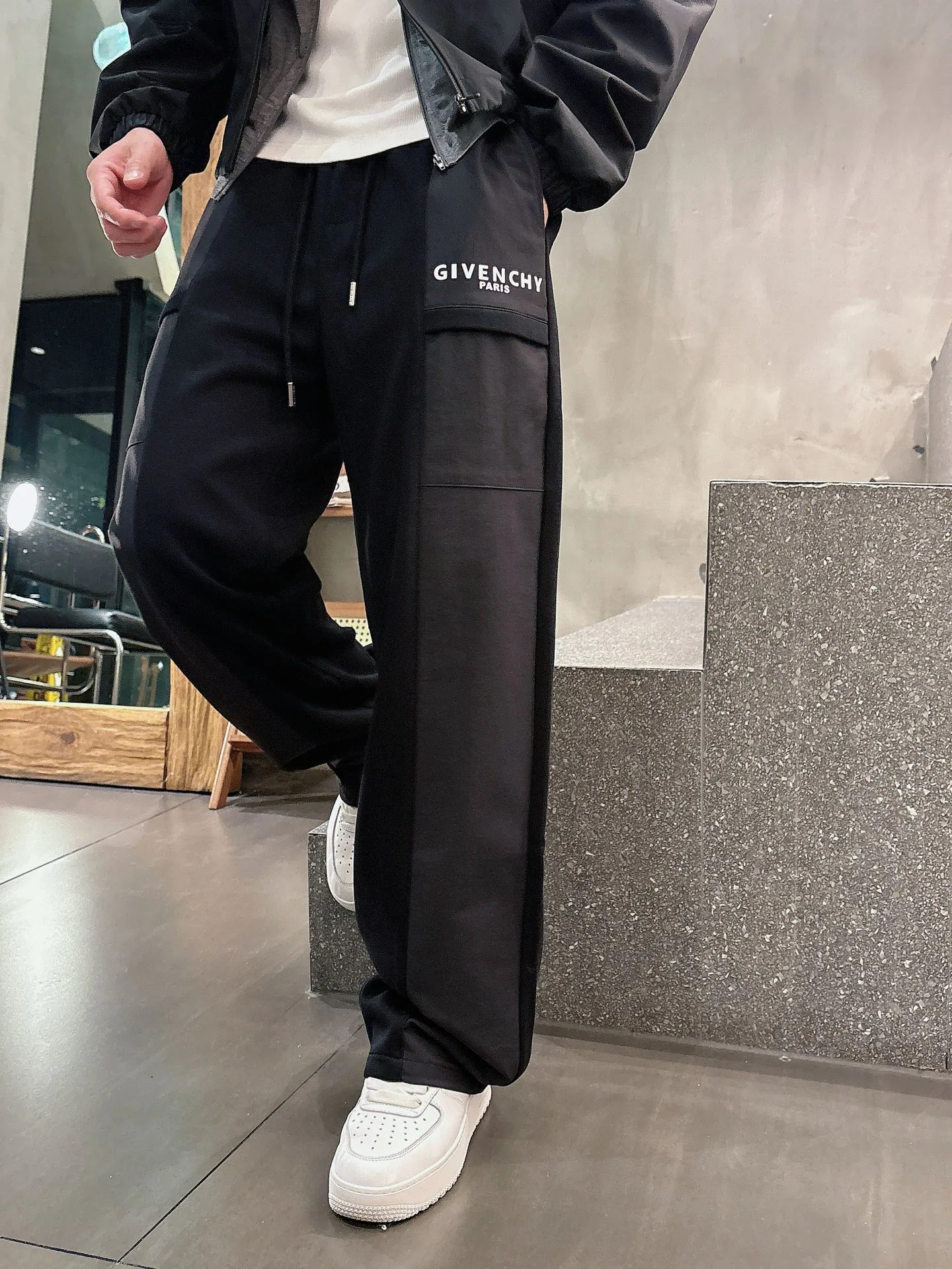 Men's Trousers GIVENCHY 18340448