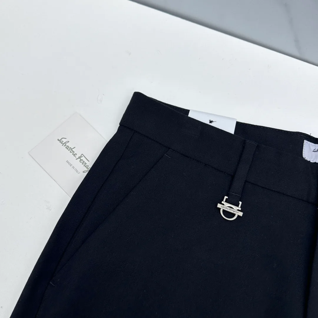 Men's Trousers SALVATORE FERRAGAMO 18246805