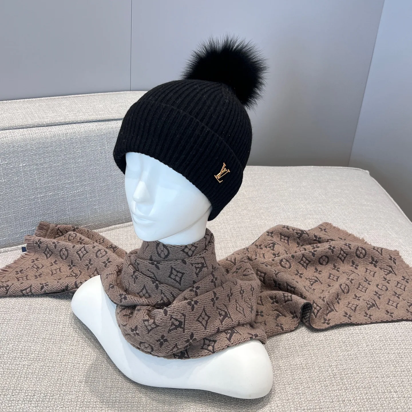 Scarves LOUIS VUITTON 17945577