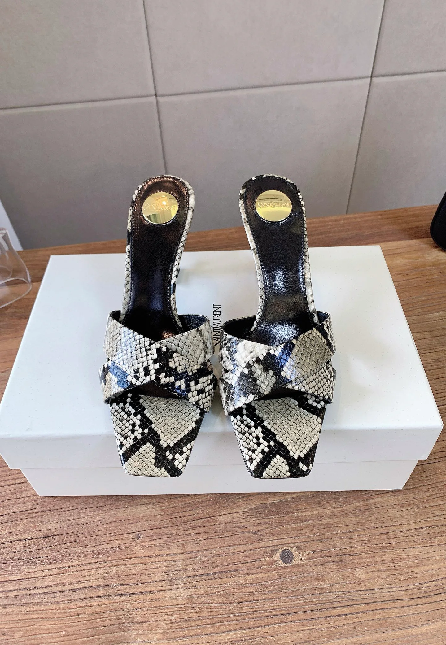 Women's Open-Toe Sandals SAINT LAURENT 18466540