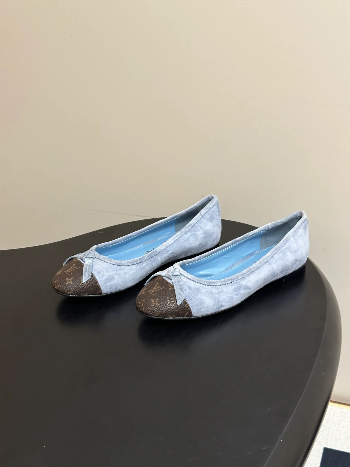 Women's Ballet Flats LOUIS VUITTON 18049406