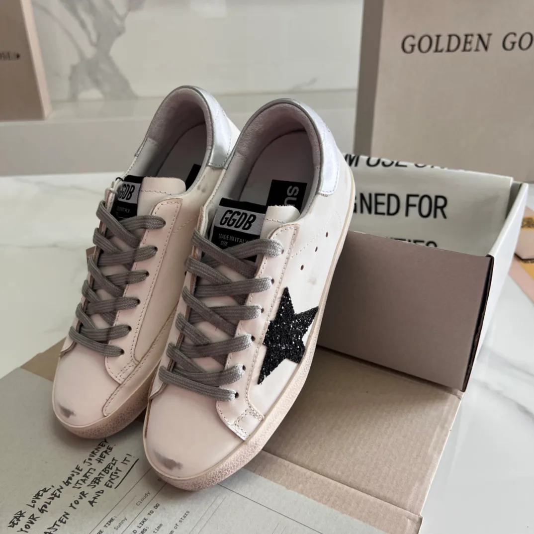 Women's Sneakers GOLDEN GOOSE 16995645