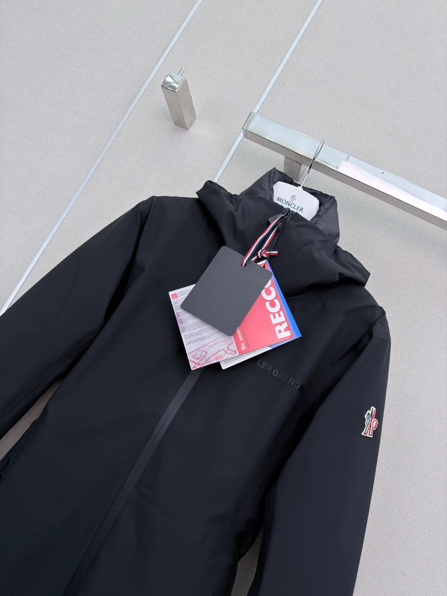 Women's Jackets And Down Jackets MONCLER 18501657