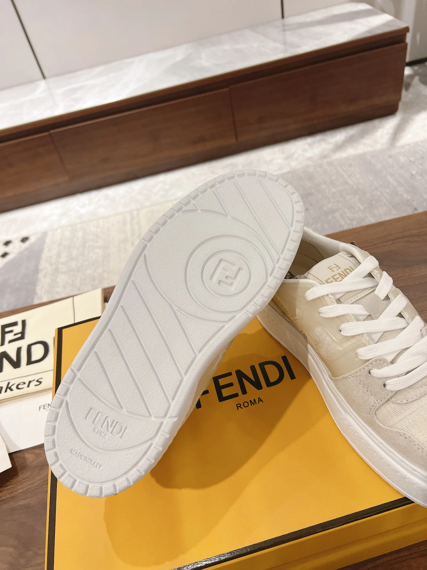 Women's Sneakers FENDI 18219637