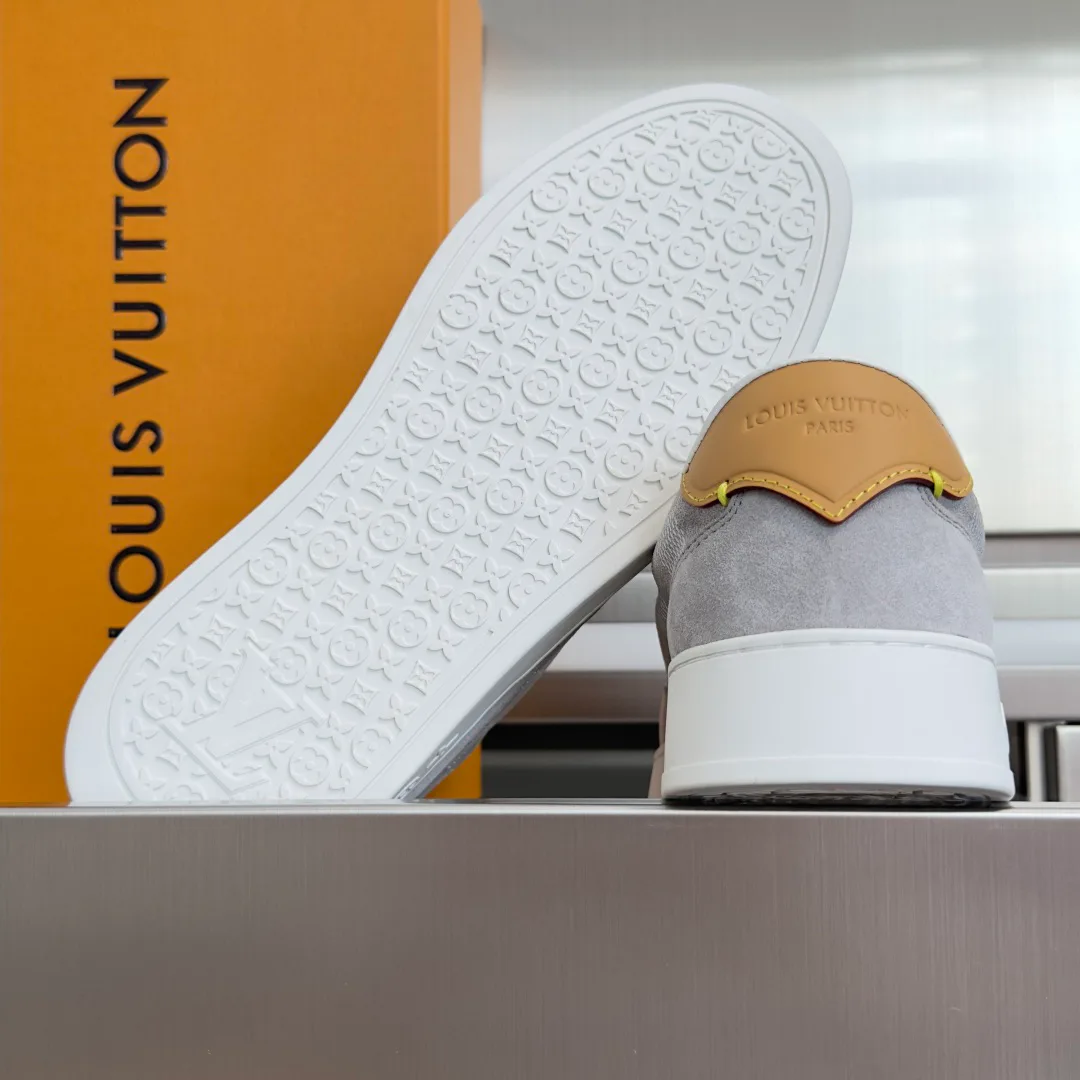 Women's Sneakers LOUIS VUITTON 17950381