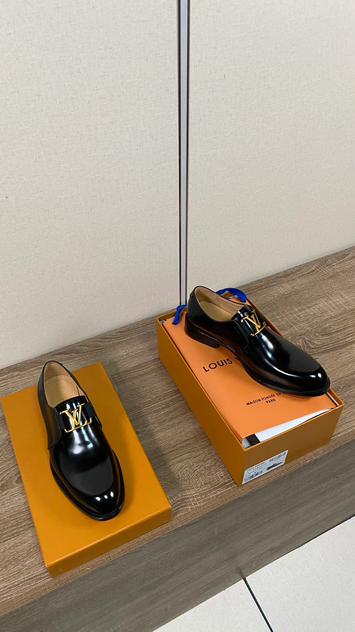 Men's Loafers And Dress Shoes LOUIS VUITTON 18078690