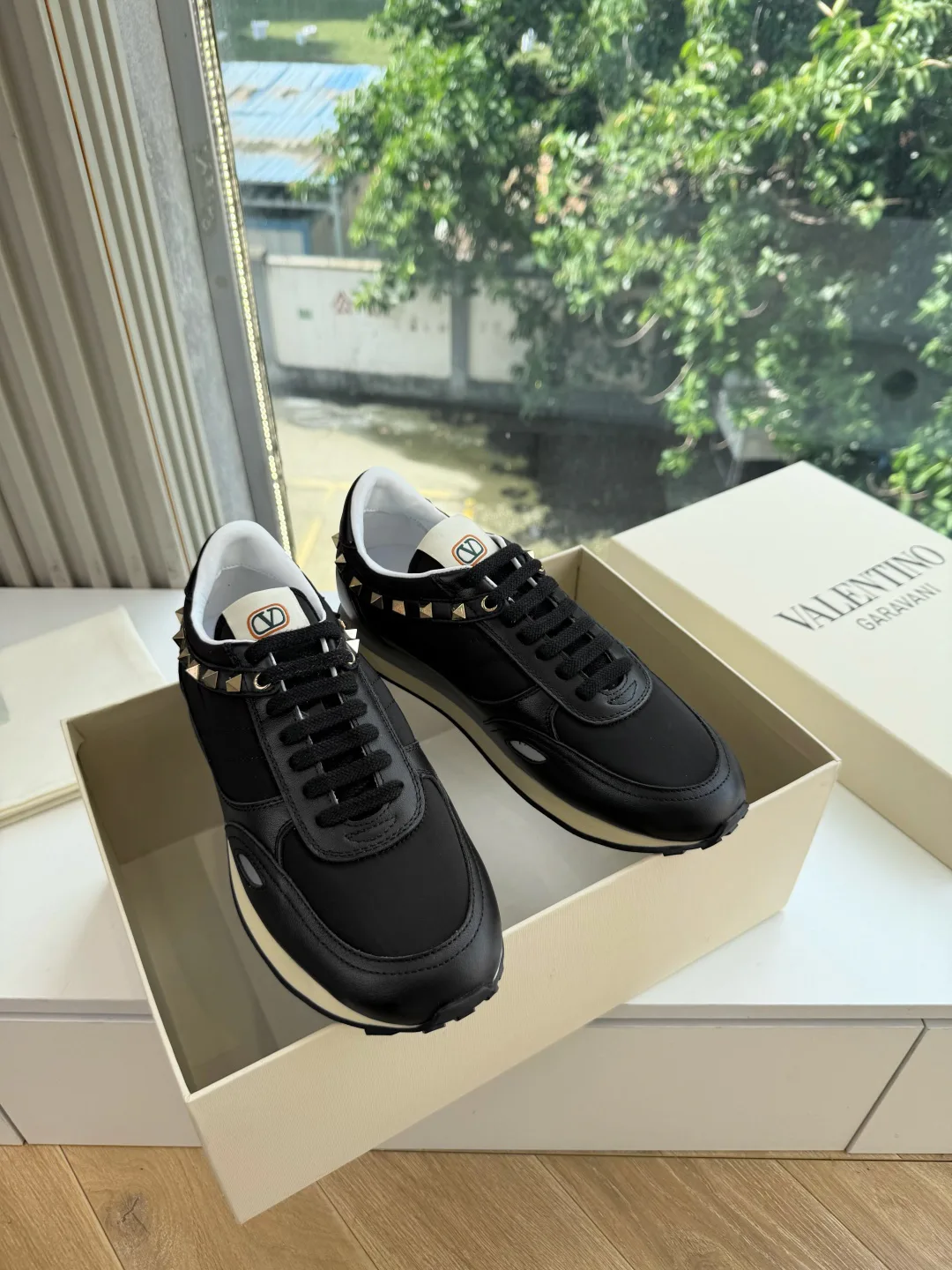 Women's Sneakers VALENTINO 18053445