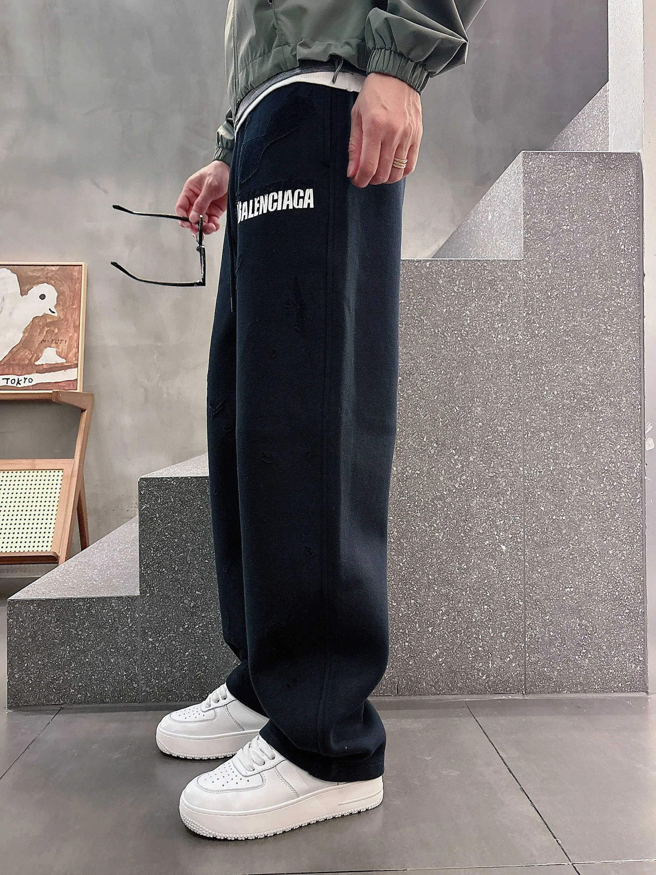 Men's Trousers BALENCIAGA 18368710