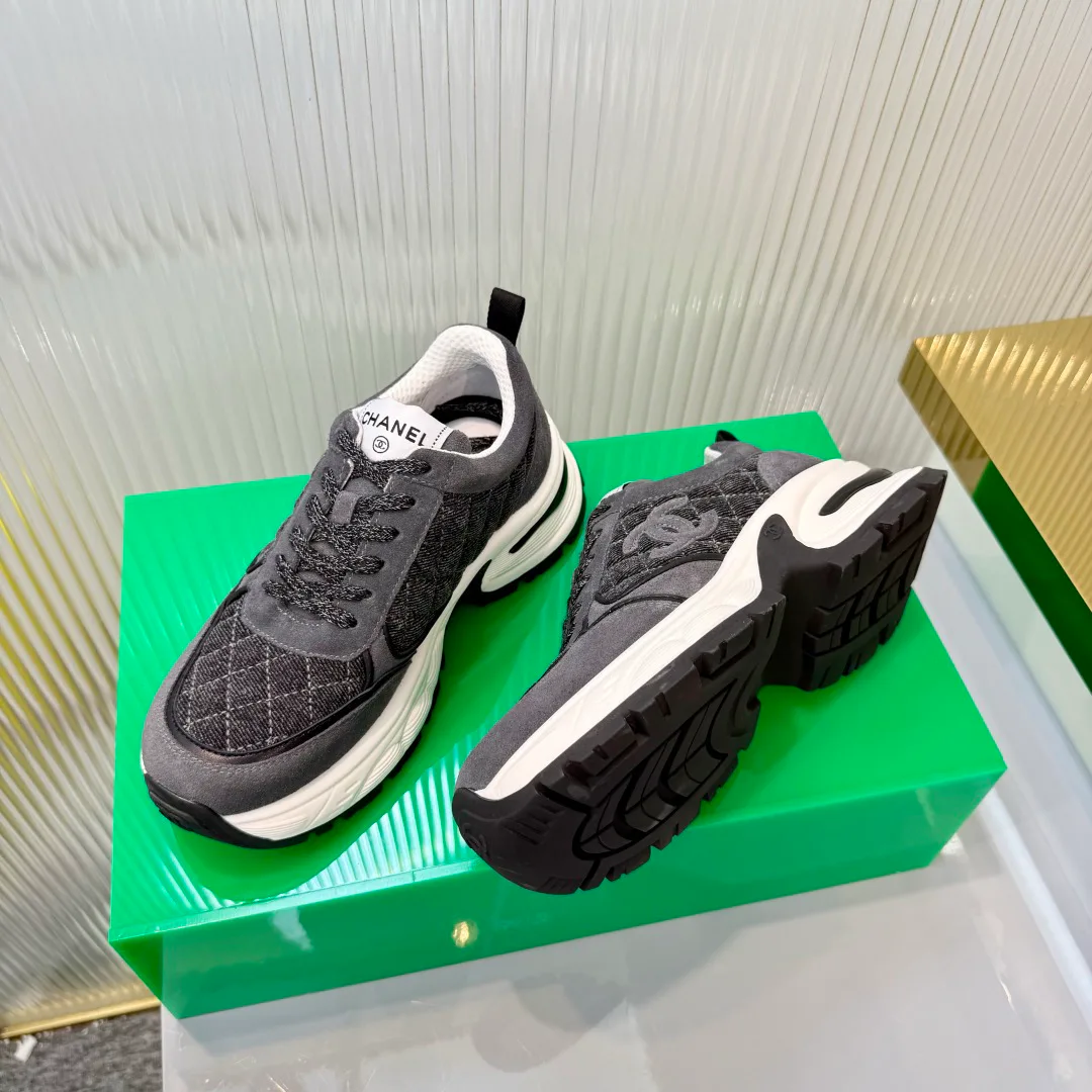 Women's Sneakers CHANEL 18366956