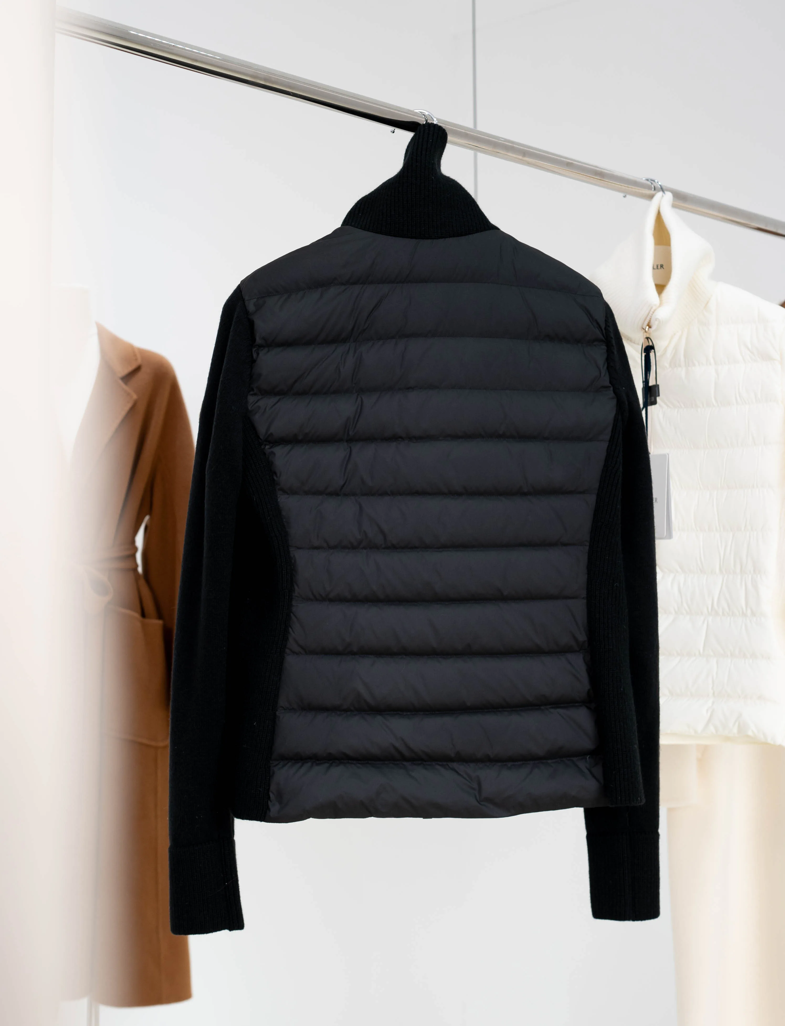 Women's Jackets And Down Jackets MONCLER 17844180