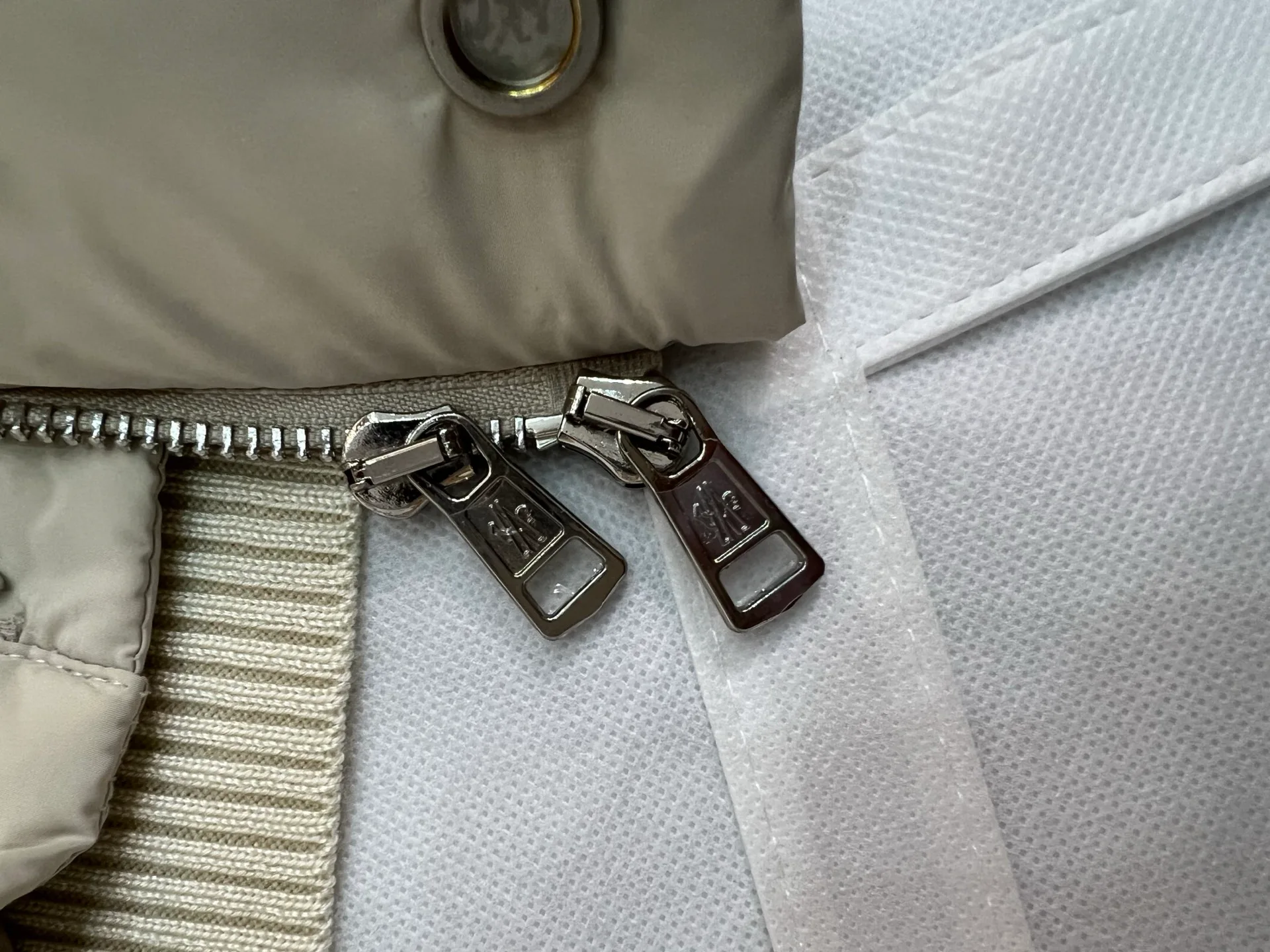 Куртки И Пуховики Женские Moncler 18599836