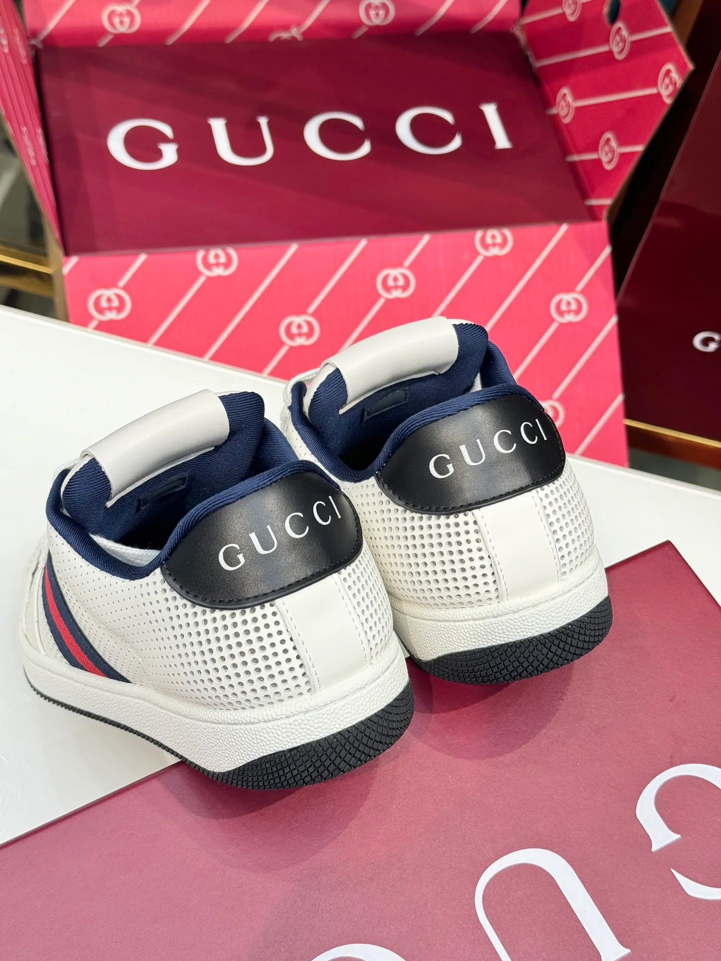 Women's Sneakers GUCCI 17946876