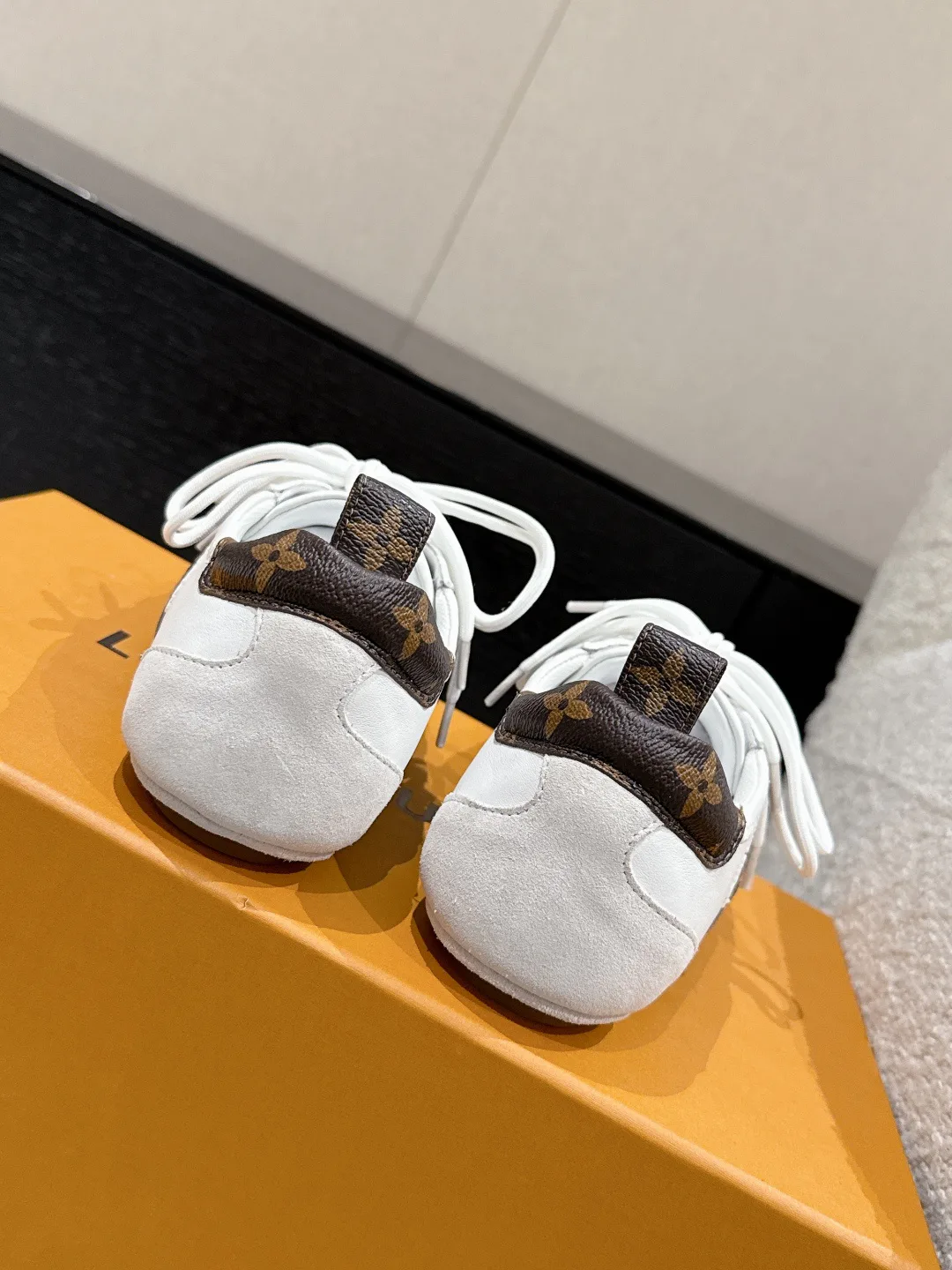 Women's Sneakers LOUIS VUITTON 18409750