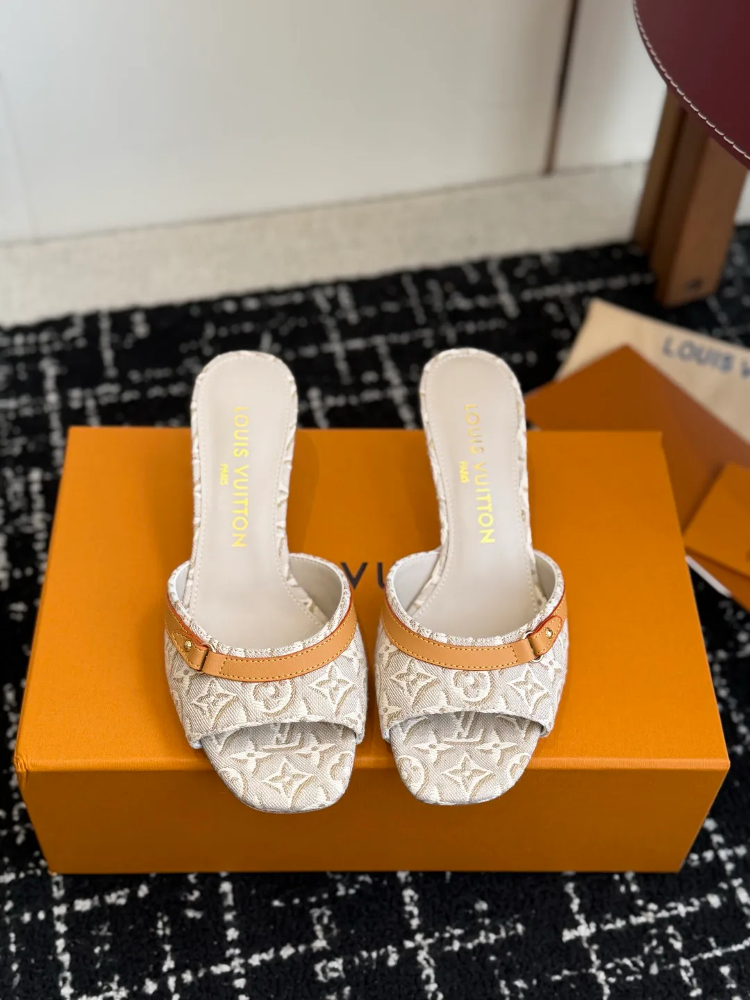 Women's Mules And Clogs LOUIS VUITTON 17615644