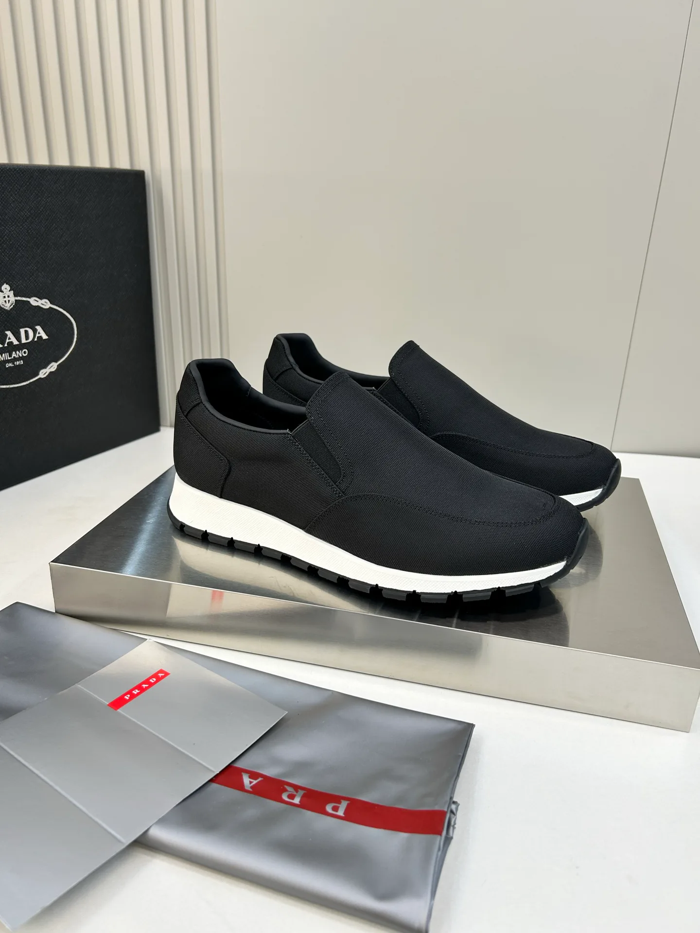 Men's Sneakers PRADA 18267398