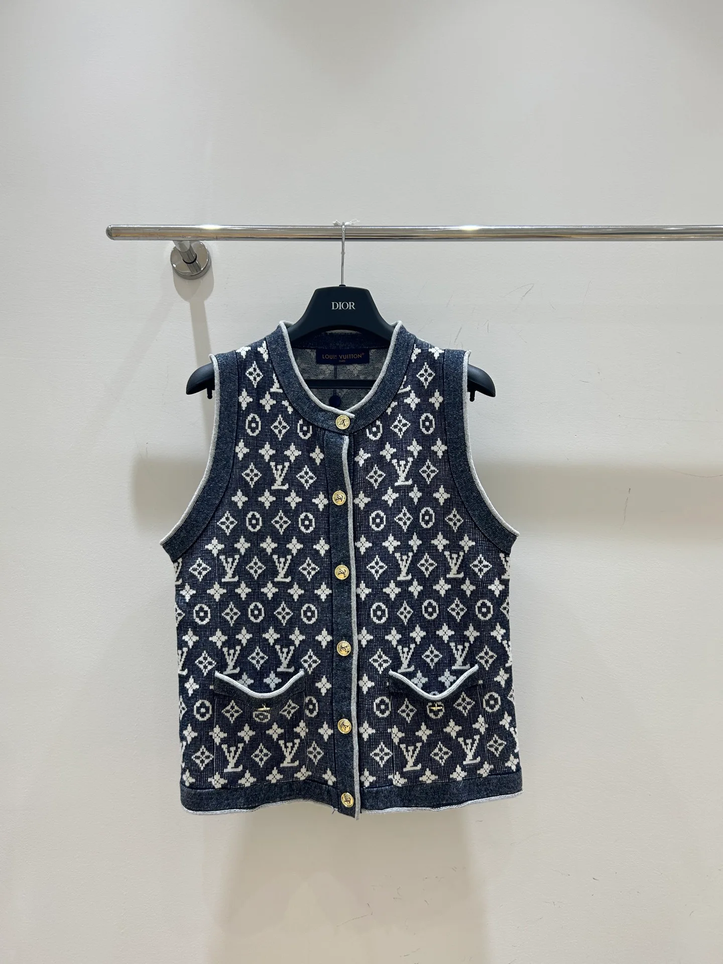 Women's Vests LOUIS VUITTON 18097082