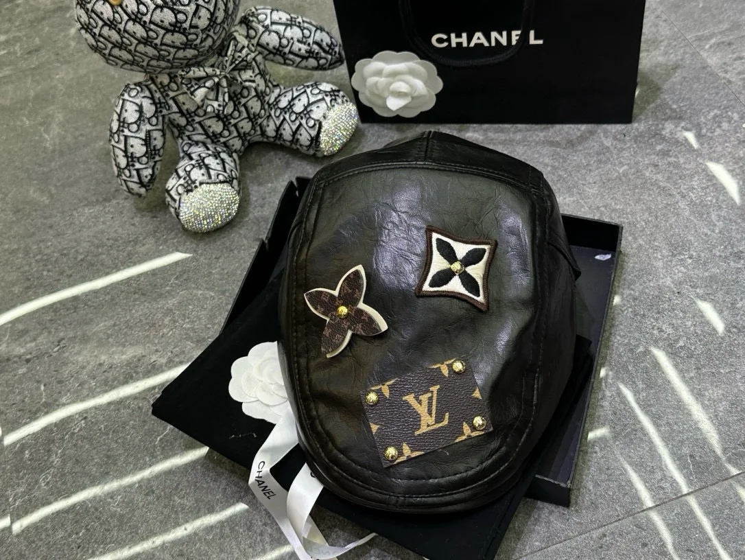 Hats LOUIS VUITTON 18105195