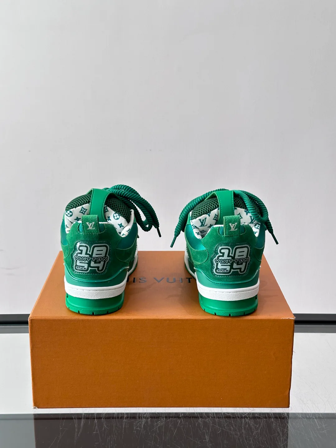 Women's Sneakers LOUIS VUITTON 17588546