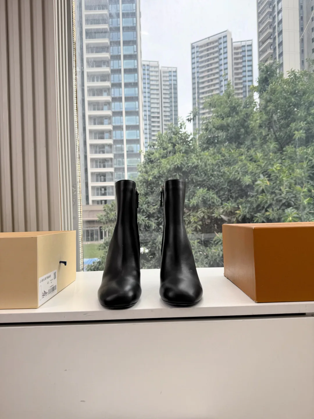 Men's Ankle Boots LOUIS VUITTON 17940265