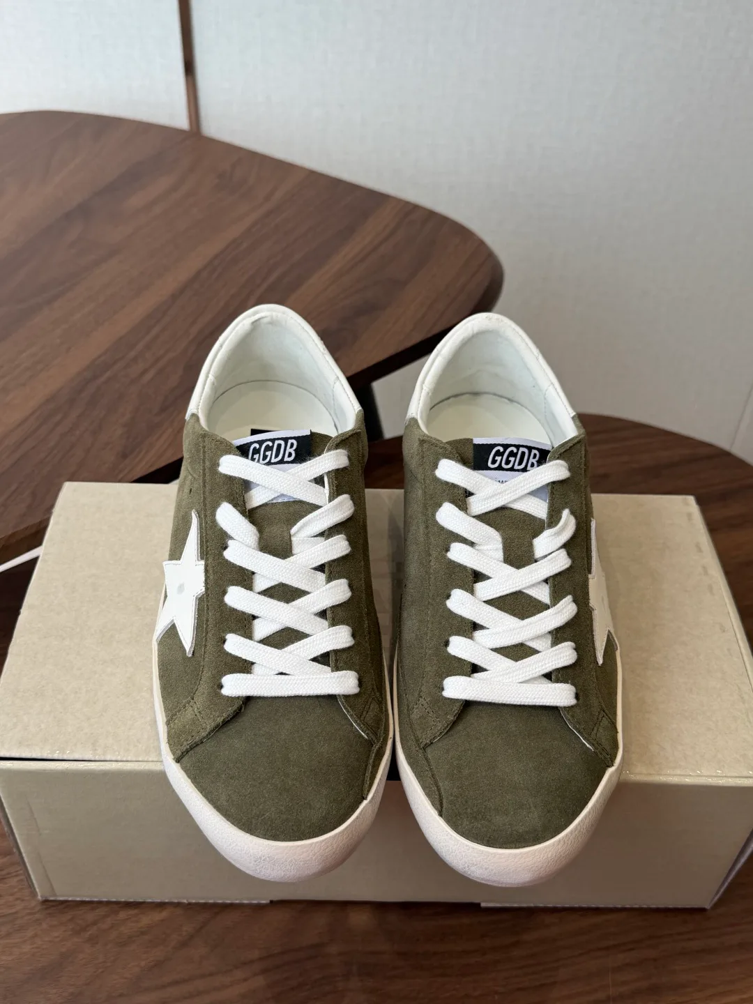Women's Sneakers GOLDEN GOOSE 18146569