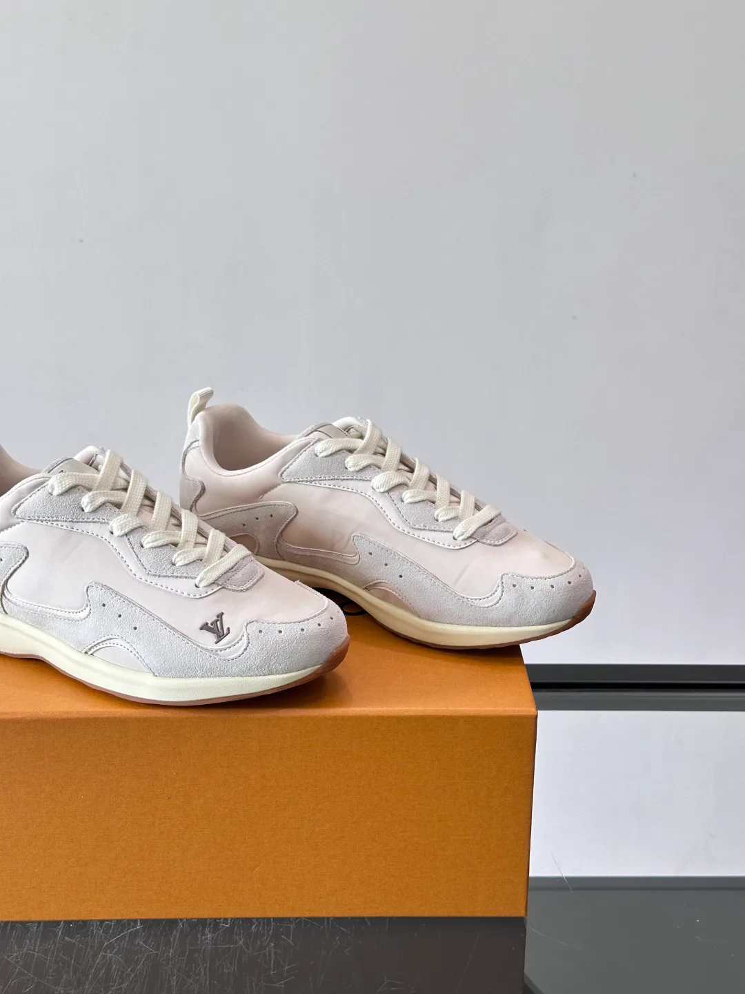 Women's Sneakers LOUIS VUITTON 17869452