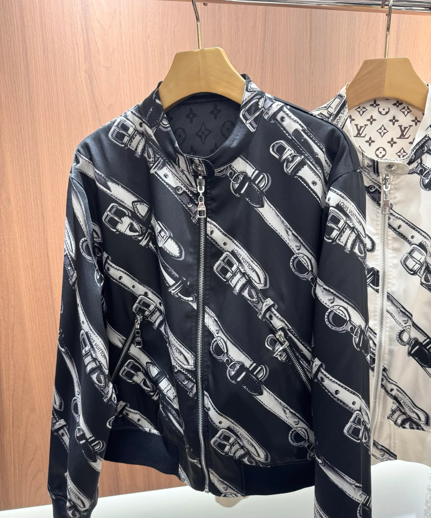 Women's Jackets And Down Jackets LOUIS VUITTON 18324288