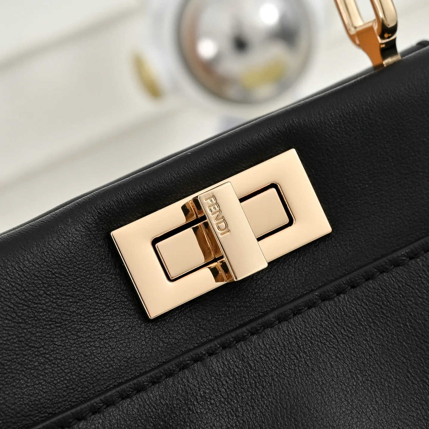 Классические Сумки Женские Fendi 18676186