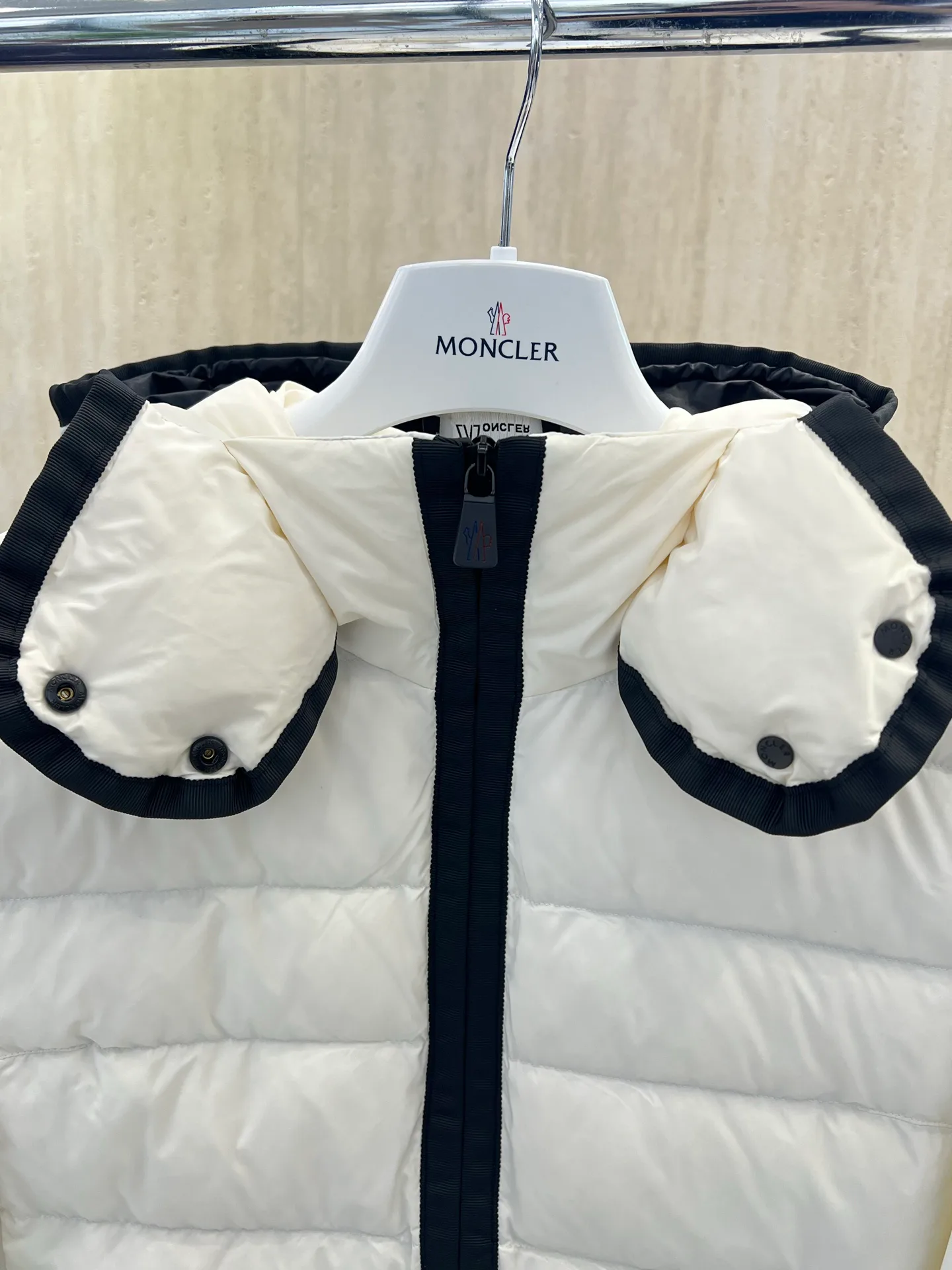 Men's Jackets And Down Jackets MONCLER 18434542