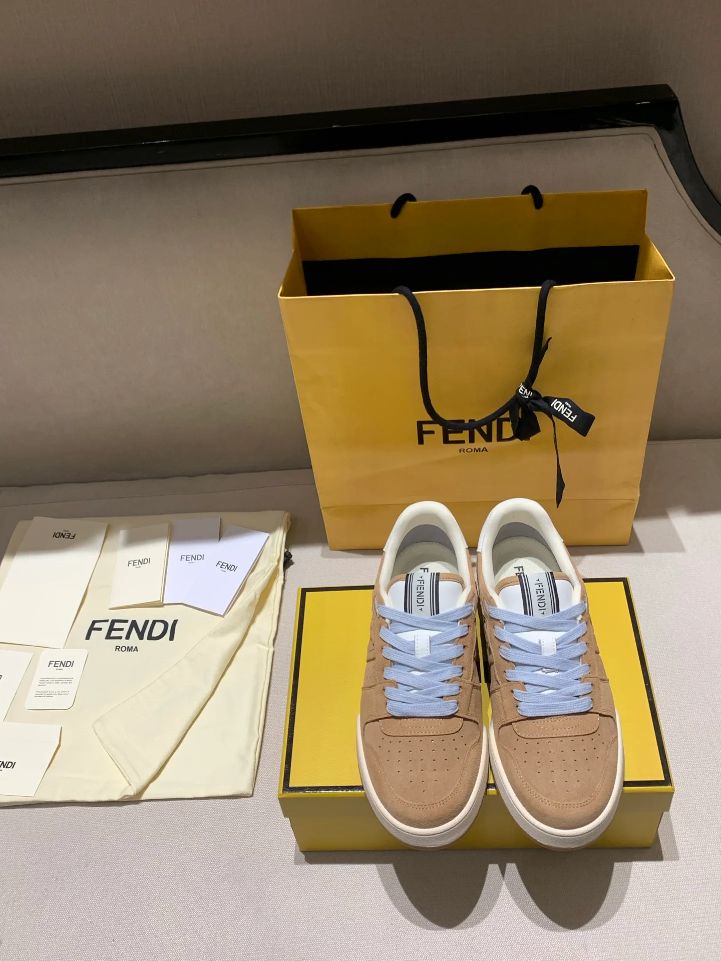 Women's Sneakers FENDI 18228111
